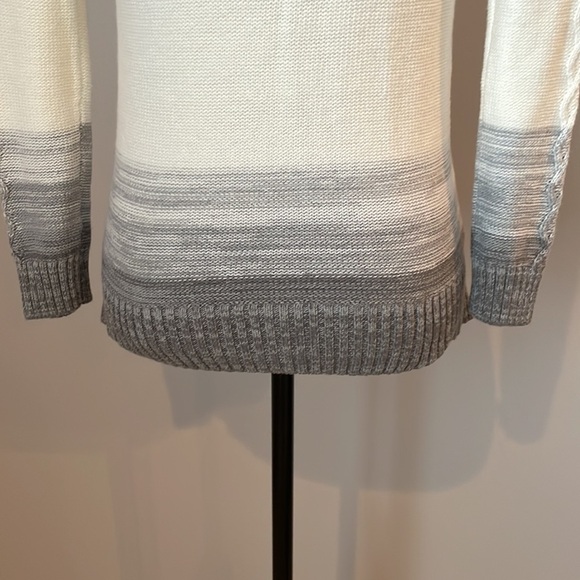 Max Studio Knit Sweater SZ M Unique Zippers in Front Gray/White - Picture 9 of 12